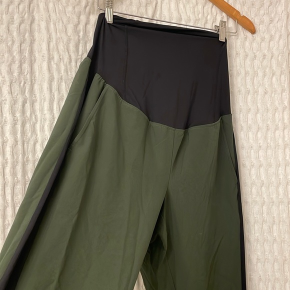 Green maternity joggers - Picture 2 of 5